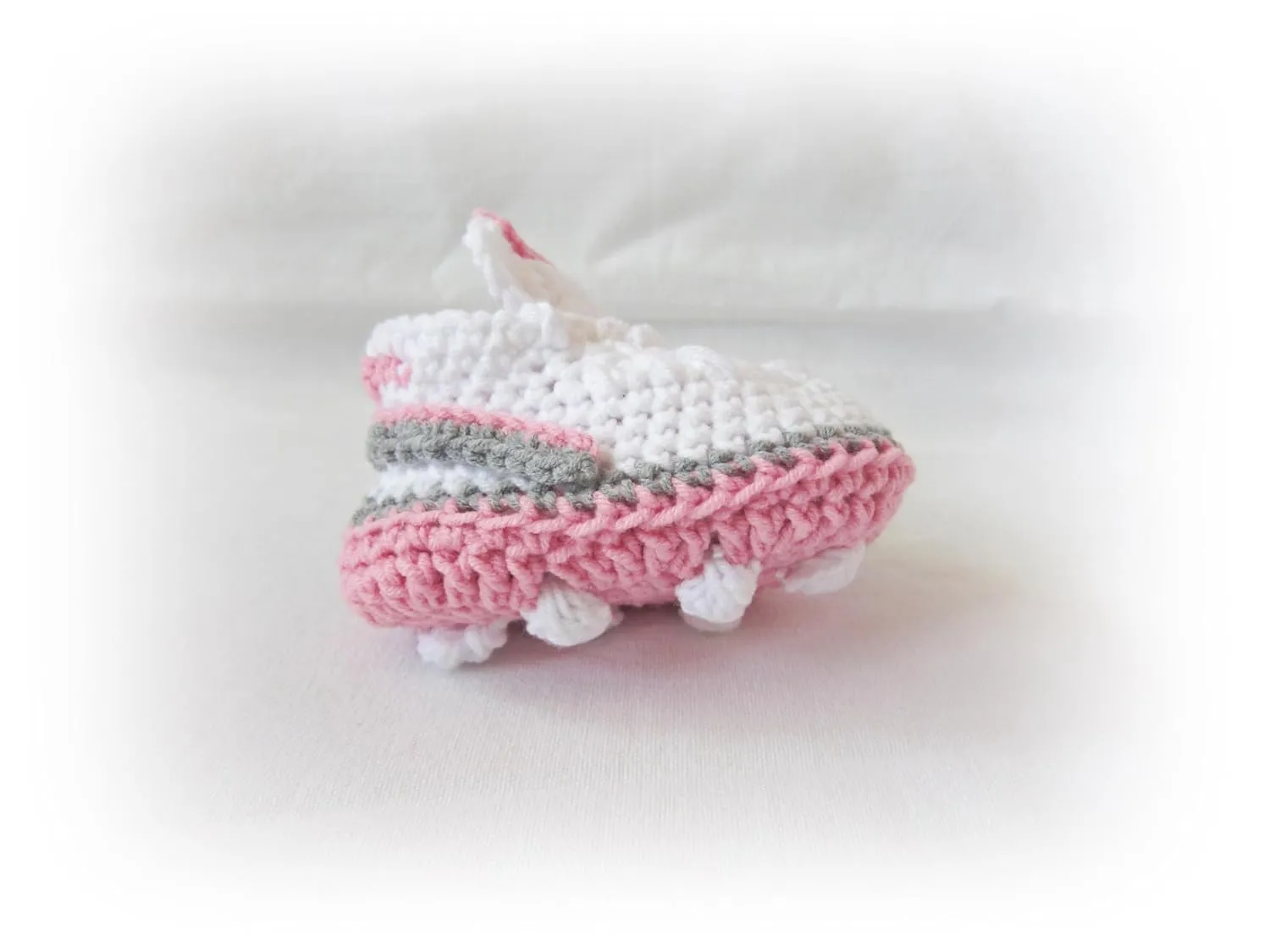 Crochet Baby Sports Football Shoes, Crochet Soccer Shoes, Baby's First Cleats, Atletic Newborn Booties (3-6 months)