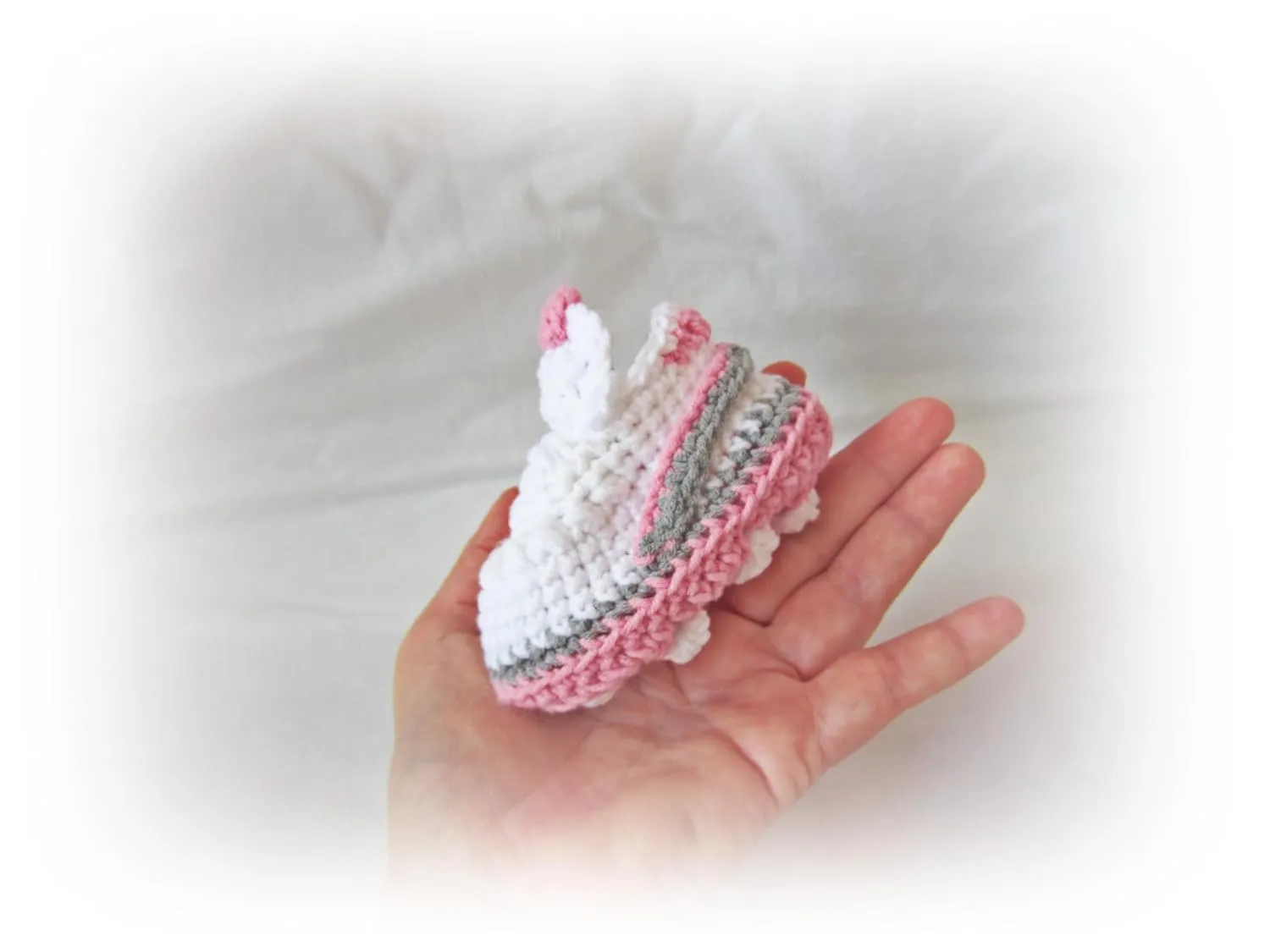 Crochet Baby Sports Football Shoes, Crochet Soccer Shoes, Baby's First Cleats, Atletic Newborn Booties (3-6 months)
