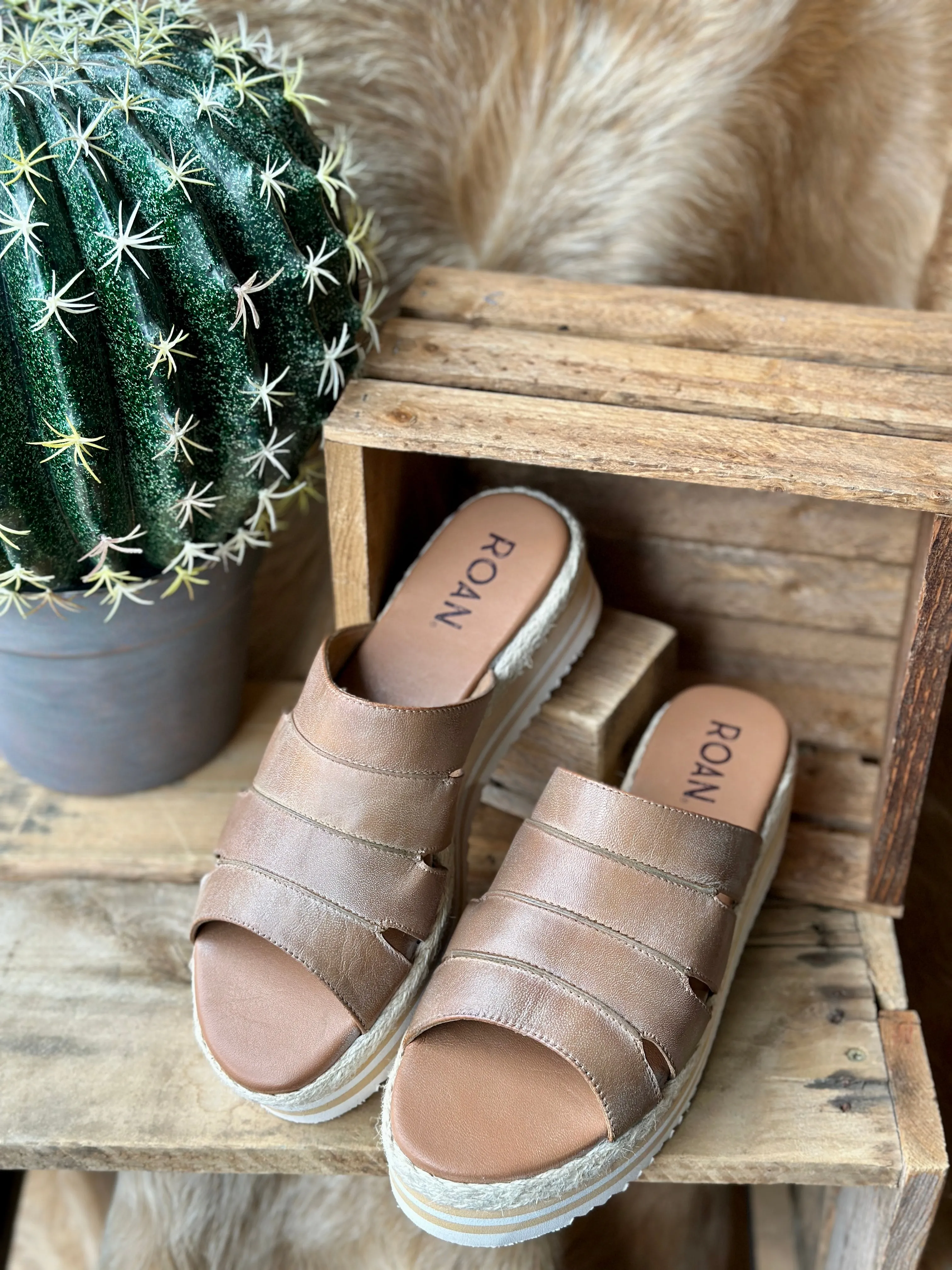 Roan by Bed|Stu Incant Sandals [Tan]